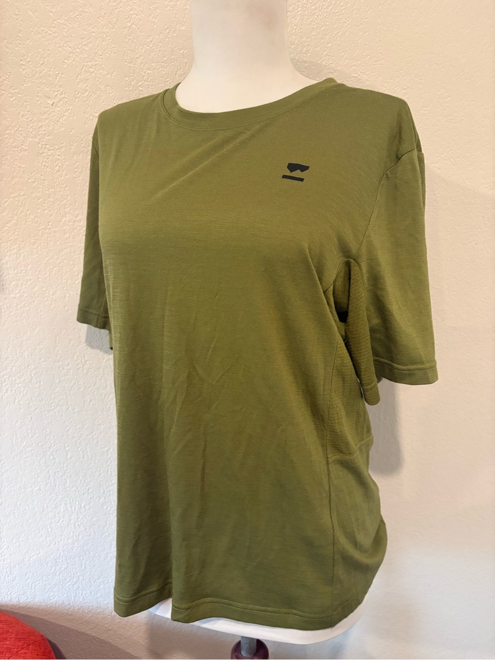 Mons royale tarn merino olive green tshirt size L